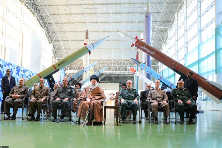 Die Komplexität der Diplomatie: Gefahren der Islamischen Republik und die Forderungen des iranischen Volkes