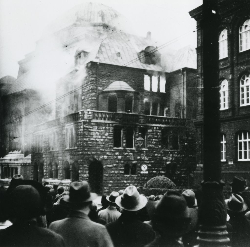 Im Gedenken an die Reichspogromnacht: Die Nacht, in der Menschlichkeit brannte